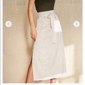 White midi polka dot skirt